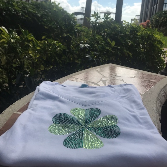 🌈🍀 Shamrock Encrusted T-Shirt🍀 - Picture 4 of 8